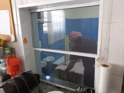 Tela mosquiteira em alumínio